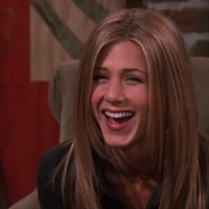 Jennifer Aniston difende un giovane giornalista dalla sua guardia del corpo. Ecco cosa è successo sul set