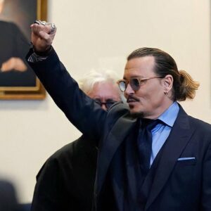 Johnny Depp vince il processo per diffamazione contro Amber Heard: “La Giuria mi ha ridato la vita”