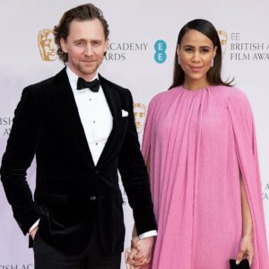 Tom Hiddleston e la fidanzata Zawe Ashton aspettano il loro primo figlio