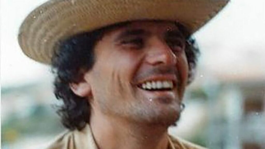 Laggiù qualcuno mi ama: il docu-film diretto da Mario Martone che racconta la genialità e il mito di Massimo Troisi 1 Laggiù qualcuno mi ama: il docu-film diretto da Mario Martone che racconta la genialità e il mito di Massimo Troisi