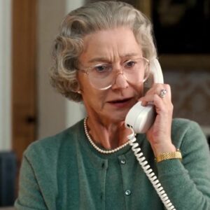 The Thursday Murder Club: Helen Mirren, Pierce Brosnan e Ben Kingsley nel film di Chris Columbus