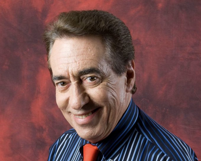 Tony Binarelli è morto: addio al mago della tv anni Novanta che “prestò le mani” a Terence Hill