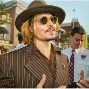 Johnny Depp fa irruzione a sorpresa agli MTV Video Music Awards in un bizzarro cameo [VIDEO]