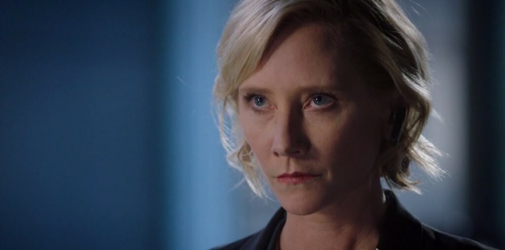 Anne Heche in condizioni critiche: l'attrice ha avuto un incidente d'auto