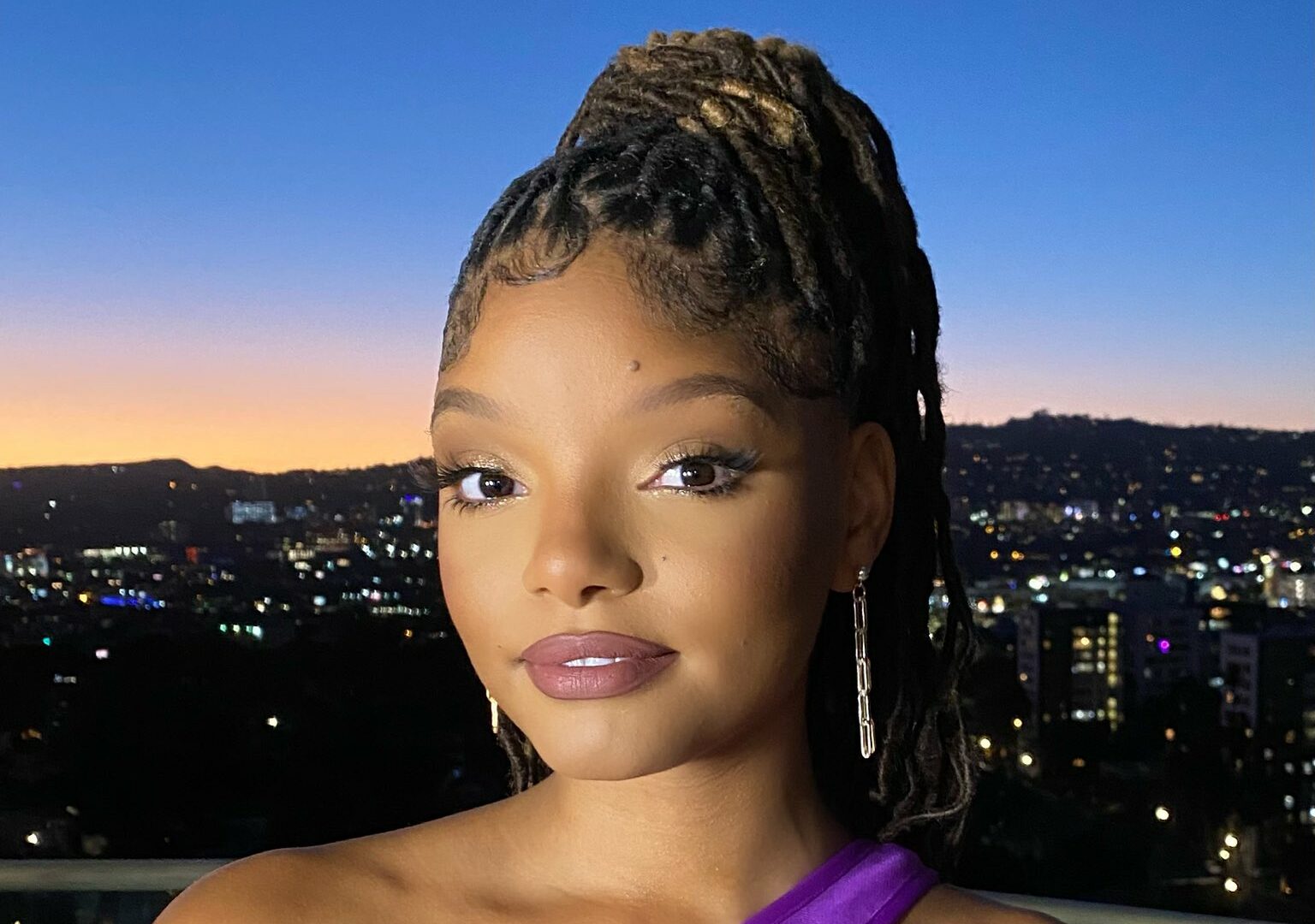 Halle Bailey, la sirenetta Disney è diventata mamma! Il dolce post su Instagram 1 La sirenetta: Halle Bailey ha ricevuto il sostegno dei nonni dopo i commenti razzisti ricevuti per il casting del film