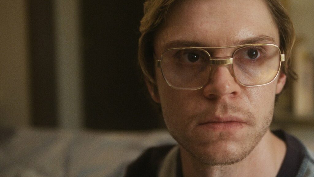 Dahmer – Mostro: La storia di Jeffrey Dahmer, Evan Peters nel trailer della serie di Ryan Murphy in arrivo su Netflix