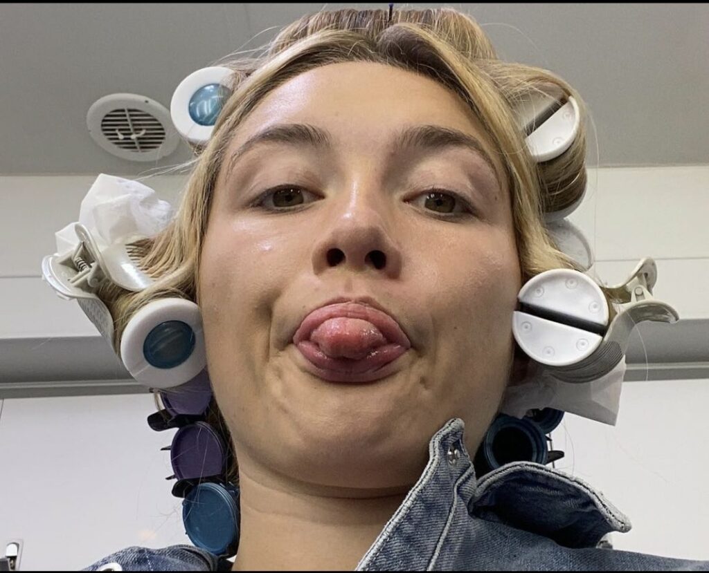 Don't Worry Darling, Florence Pugh pubblica su Instagram alcuni scatti del set e rivela: ''Sarò sempre grata a questa esperienza''