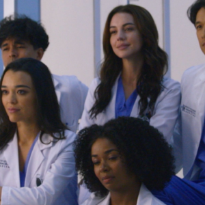 Shonda Rhimes rivela di non avere più un finale pianificato per Grey’s Anatomy dopo averlo cambiato più di 15 volte