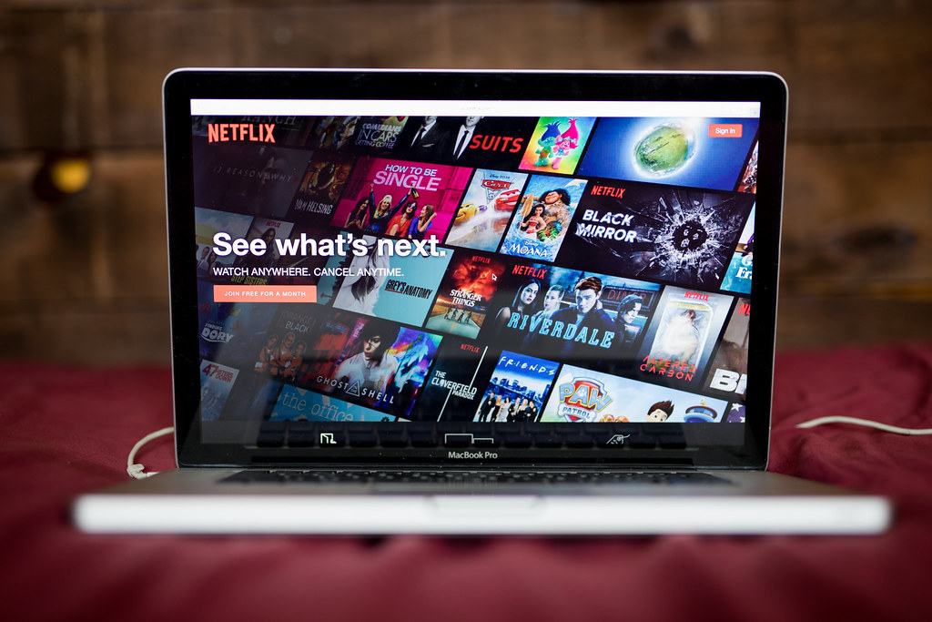 netflix piano base con pubblicità