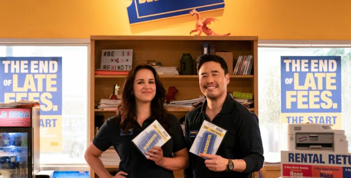 Blockbuster: il trailer della serie comedy con Melissa Fumero e Randall Park