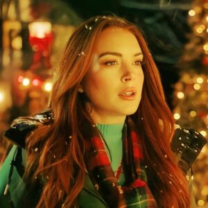 Lindsay Lohan torna a Natale con la cover di Jingle Bell Rock per il film Falling for Christmas