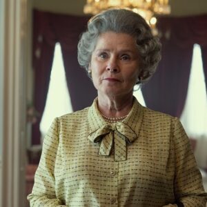 The Crown: Imelda Staunton è la Regina Elisabetta II nelle prime foto della quinta stagione