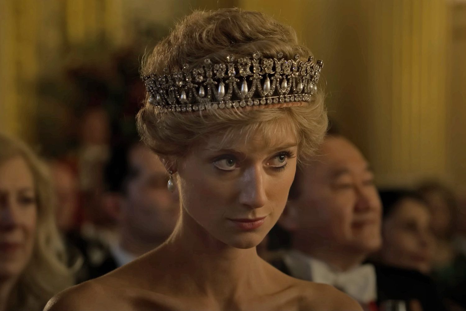 Emmy Awards 2024, Elizabeth Debicki incoronata Miglior attrice non protagonista per The Crown 1 emmy awards Elizabeth debicki 1