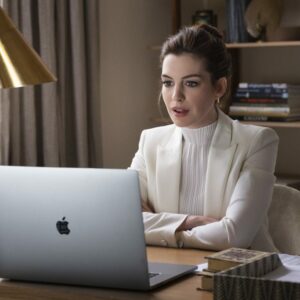 Anne Hathaway: l’attrice ammette che il regista Christopher Nolan è stato molto importante per la sua carriera