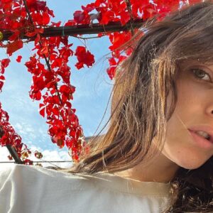 Vittoria Ceretti contro Lily Rose Depp e il nepotismo: “Puoi sempre piangere nella villa di tuo padre a Malibu”