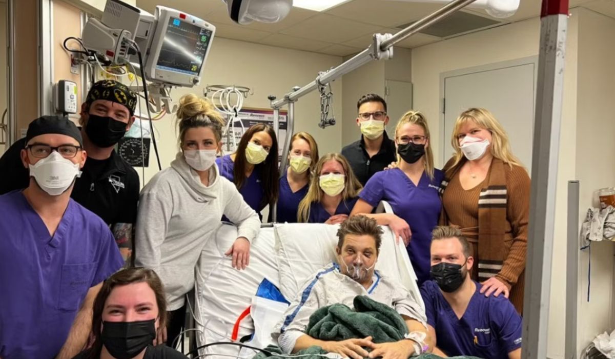 Jeremy Renner festeggia il suo 52esimo compleanno in ospedale e ringrazia pubblicamente il personale medico! Ecco il momento condiviso con i fan su IG 1 jeremy renner