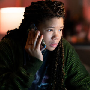 Missing: il poster italiano ufficiale del thriller con Storm Reid e Nia Long