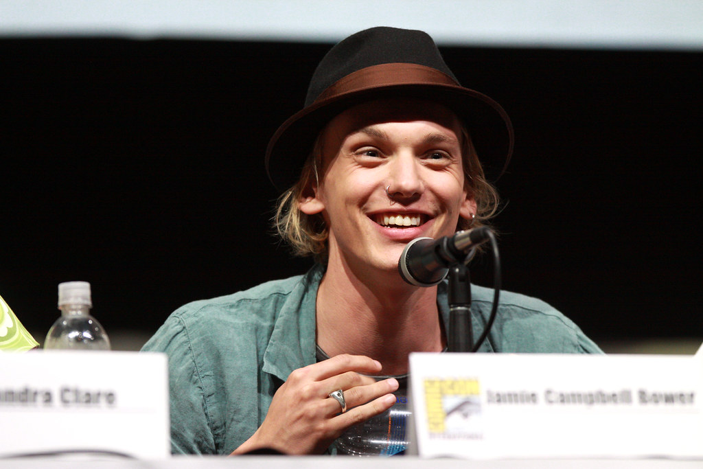 Jamie Campbell Bower vorrebbe interpretare lo Spaventapasseri nel reboot di Batman del DC Universe