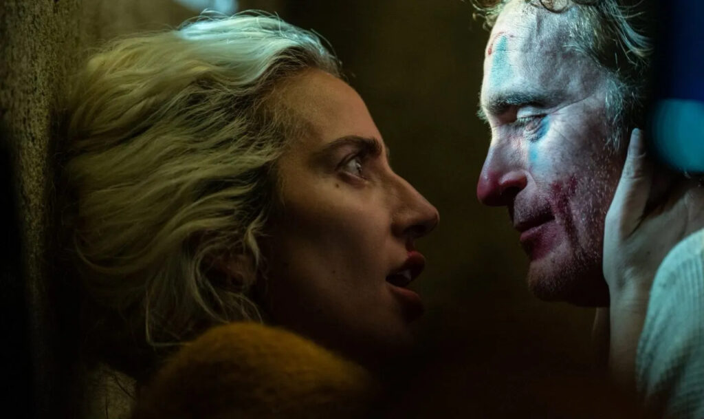 Joker 2: Lady Gaga sembra cantare una melodia riconoscibile nel video dal set 1 Joker - Folie à Deux