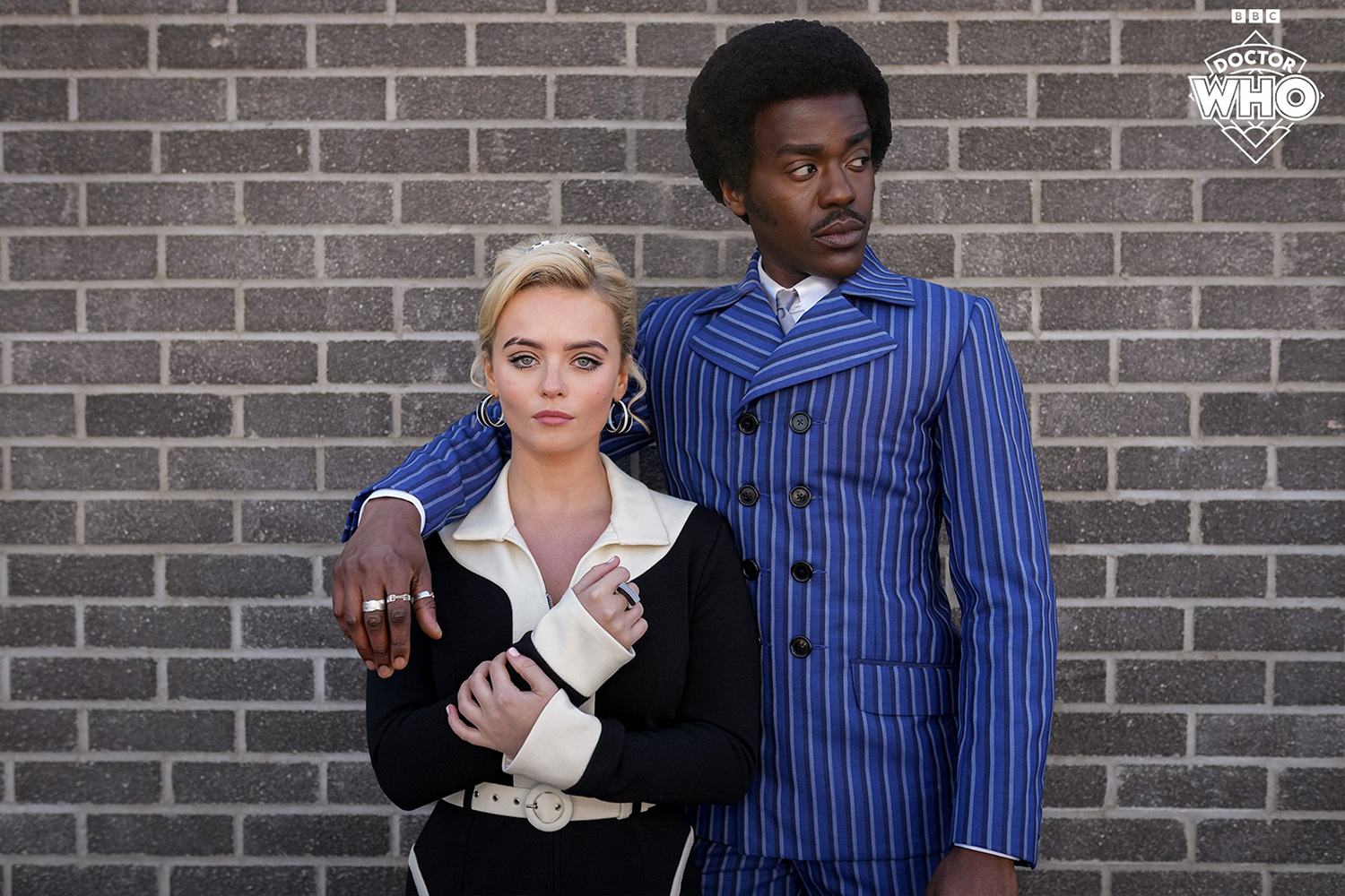 Doctor Who: Ncuti Gatwa e Millie Gibson in look da Swinging London nelle nuove immagini 1 doctor who