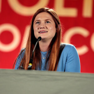 Bonnie Wright di Harry Potter da attrice a regista e attivista per il cambiamento climatico