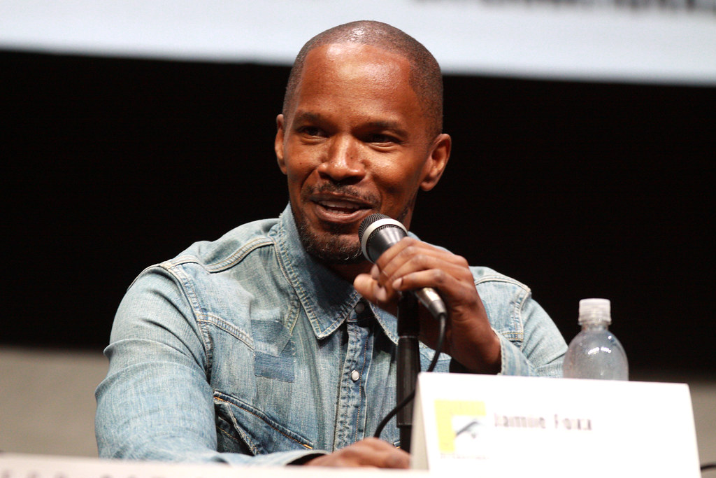 Jamie Foxx rompe il silenzio dopo il ricovero: le prime parole sono rivolte ai fan