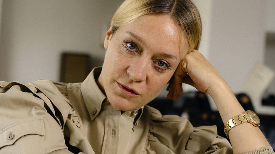 Bonjour tristesse: Chloë Sevigny e Claes Bang nel nuovo adattamento del romanzo