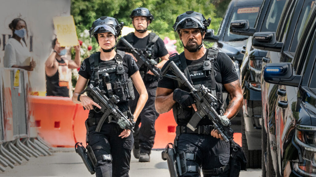 S.W.A.T: la CBS "annulla l'annullamento" della serie dopo che Shemar Moore si è espresso contro la cancellazione improvvisa 1 S.W.A.T