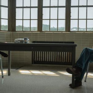 The Crowded Room: Tom Holland e Amanda Seyfried nel trailer della serie Apple TV+