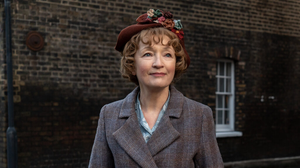 La Signora Harris va a Parigi: recensione del film con Lesley Manville e Isabelle Huppert