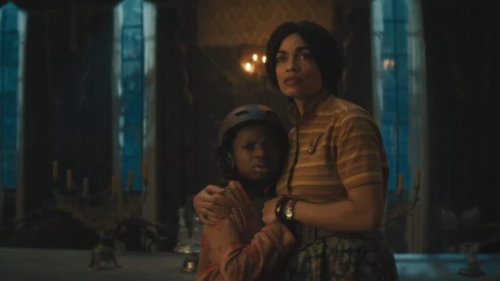 La Casa dei Fantasmi: il trailer italiano del nuovo film Disney con Rosario Dawson