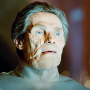 Poor Things, Willem Dafoe in una nuova immagine del film di Yorgos Lanthimos