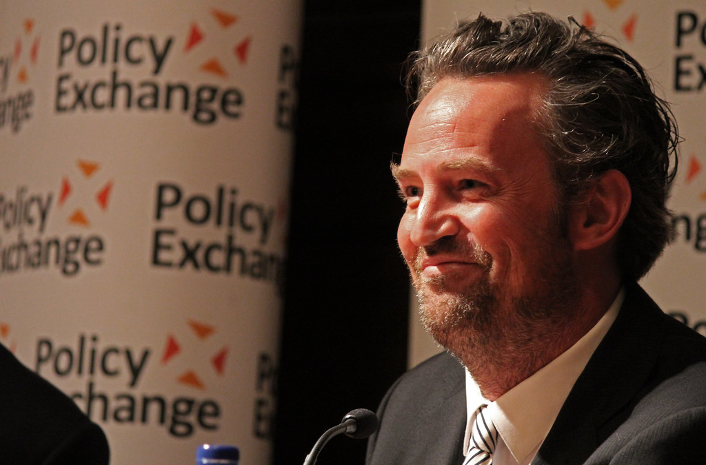 Morto Matthew Perry, addio al Chandler di Friends: aveva 54 anni