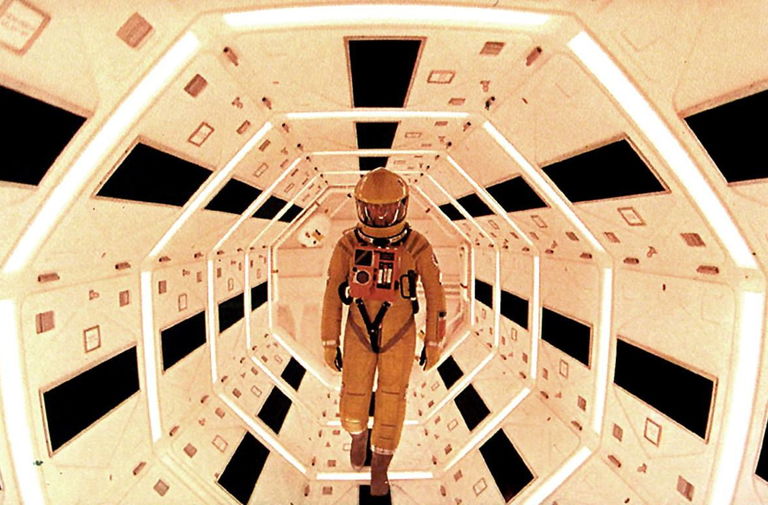 2001 odissea nello spazio compie 51 anni con hal 9000 kubrick ha previsto il futuro