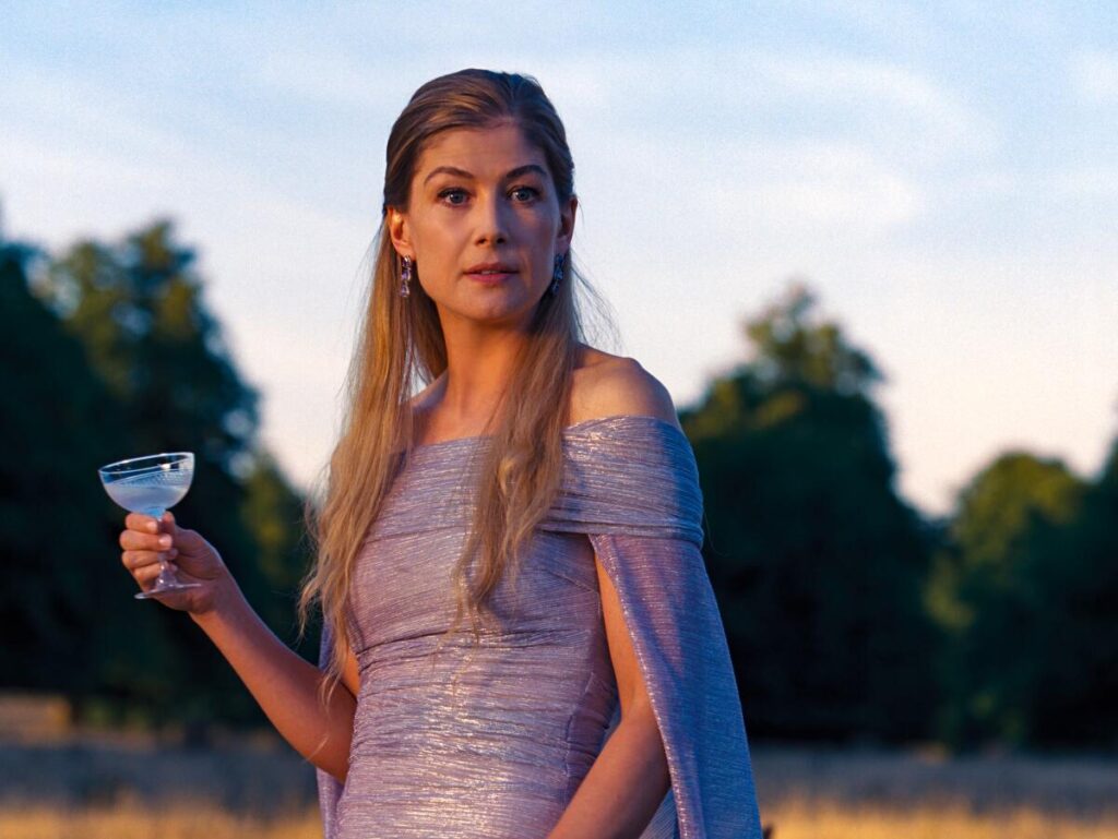 Corsa agli Oscar 2024: Rosamund Pike conquisterà la candidatura per Saltburn?