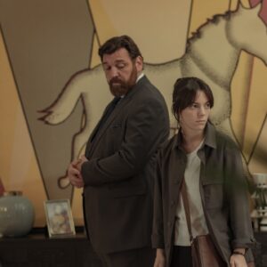 Regina rossa: la recensione dei primi 2 episodi della serie Amazon Prime Video