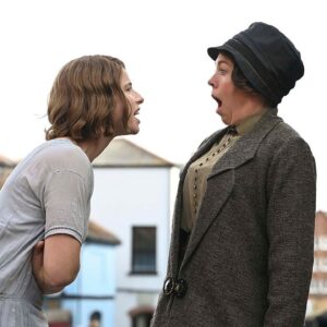 Cattiverie a domicilio: Olivia Colman e Jessie Buckley nel trailer della commedia di Thea Sharrock