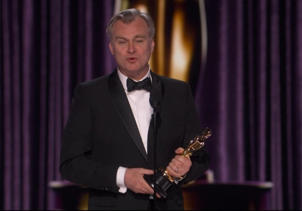 Christopher Nolan verrà nominato Cavaliere da Re Carlo dopo il successo di Oppenheimer