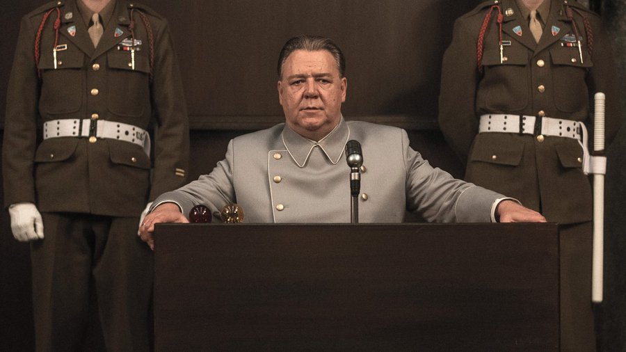Russell Crowe irriconoscibile nelle prime immagini del thriller storico Nuremberg 1 russell crowe