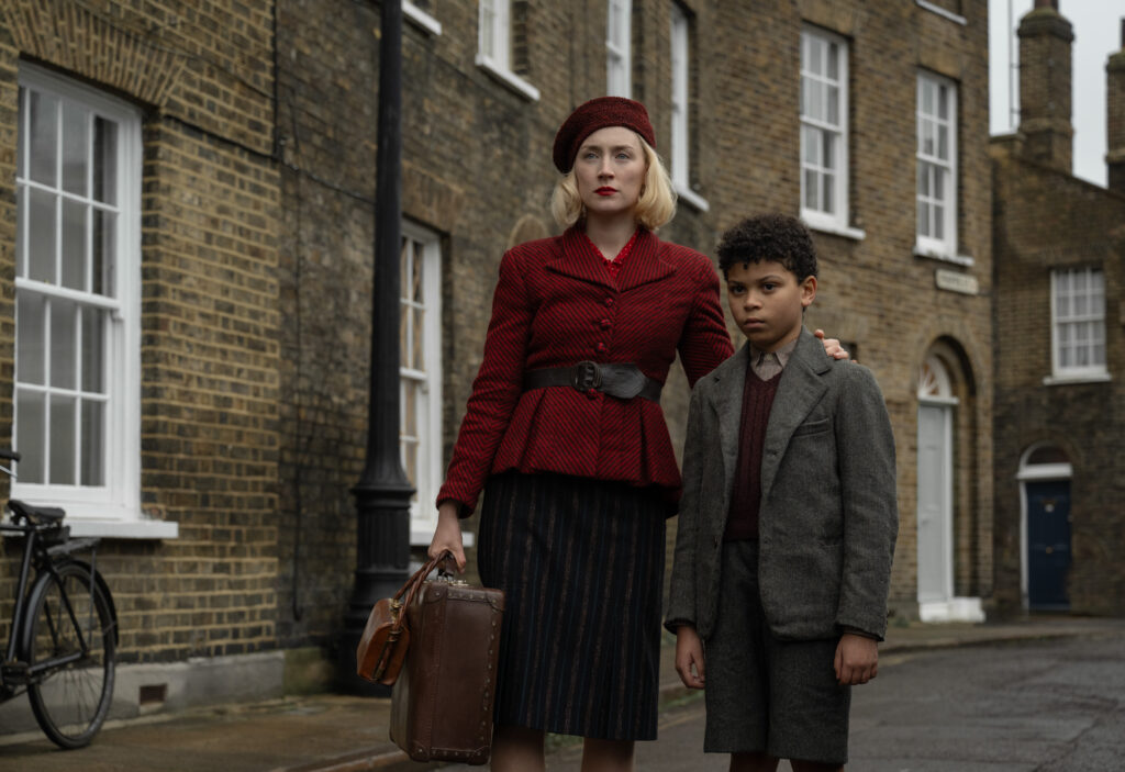 Blitz: recensione del film di Steve McQueen con Saoirse Ronan disponibile su Apple TV + 