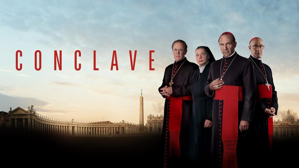Conclave: la recensione del film di Edward Berger  con Ralph Fiennes e Stanley Tucci