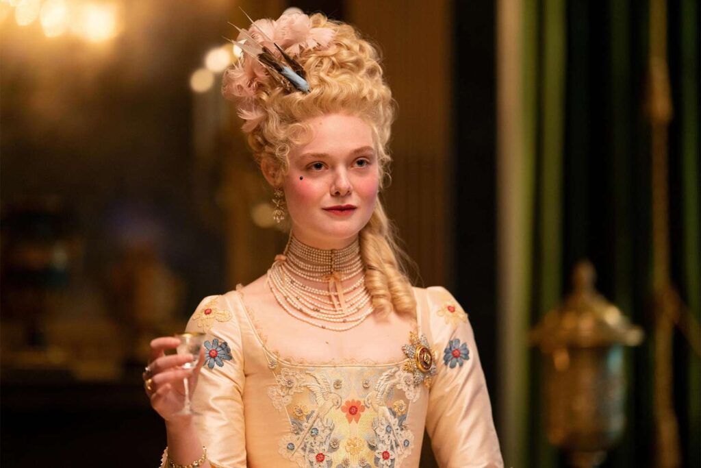 Elle Fanning: l’attrice entra nel cast di Hunger Games – Sunrise on the Reaping come Effie Trinket