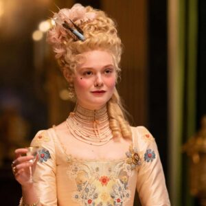 Elle Fanning: l’attrice entra nel cast di Hunger Games – Sunrise on the Reaping come Effie Trinket