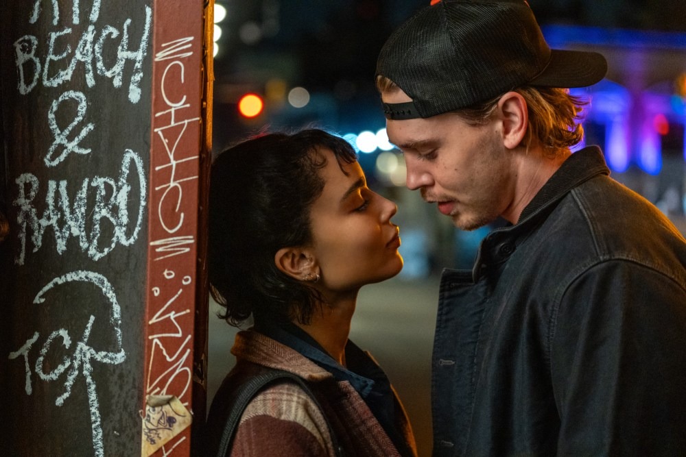 Caught Stealing: Austin Butler e Zoë Kravitz nel trailer del film di Darren Aronofsky 1 caught stealing