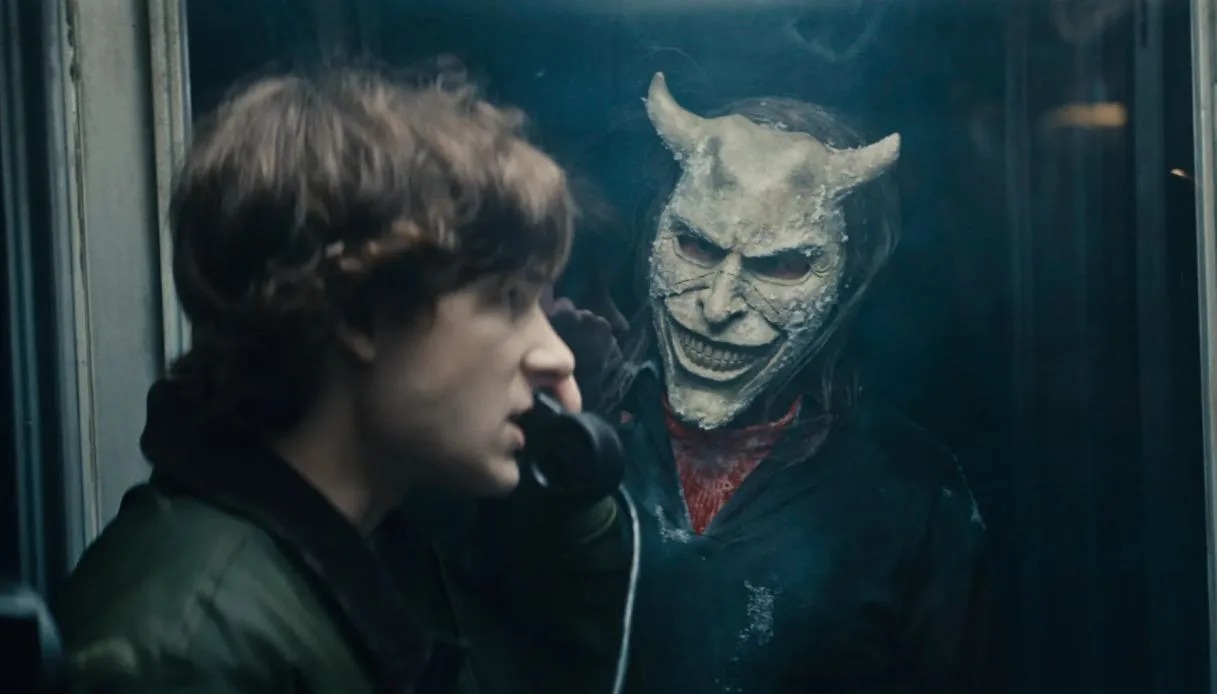 Black Phone 2: il trailer del sequel horror con Ethan Hawke 1 black phone